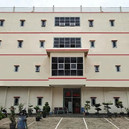 Oyo 3499 J8 Hotel Jambi Exteriér fotografie
